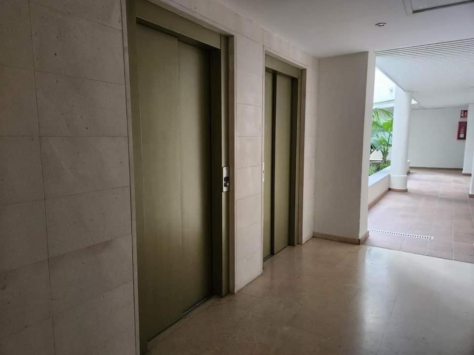 Apartment Beachfront Accommodation Estepona Exterior photo