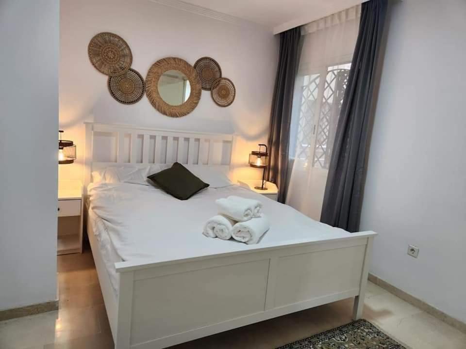 Apartment Beachfront Accommodation Estepona Exterior photo