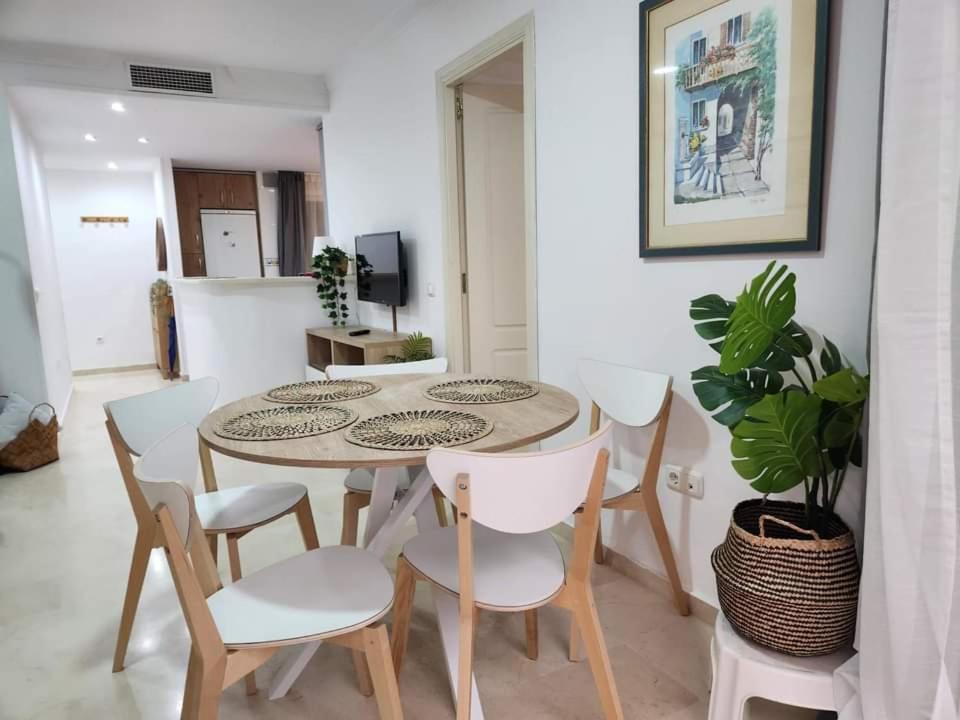 Apartment Beachfront Accommodation Estepona Exterior photo