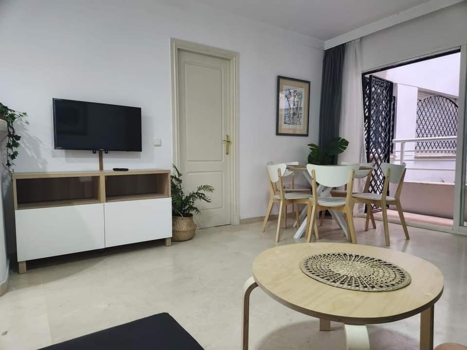 Apartment Beachfront Accommodation Estepona Exterior photo