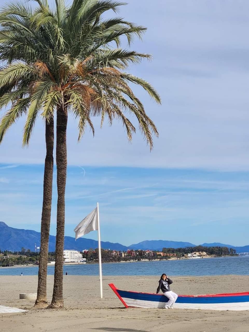 Apartment Beachfront Accommodation Estepona Exterior photo